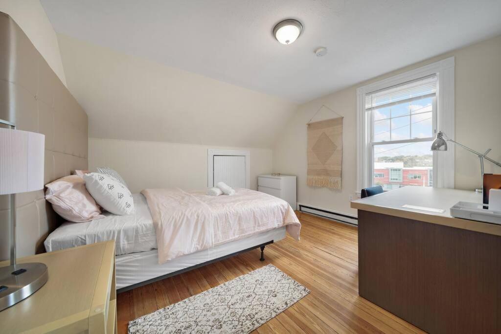 5Br 2Bh Bright & Spacious Apt In Brighton Boston Kültér fotó