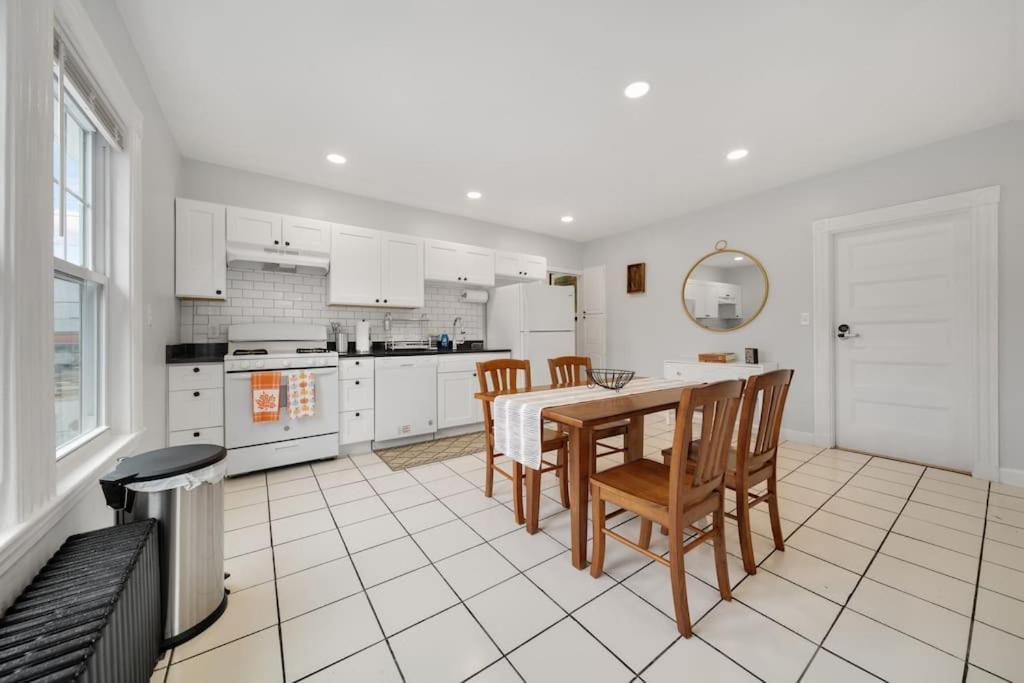 5Br 2Bh Bright & Spacious Apt In Brighton Boston Szoba fotó