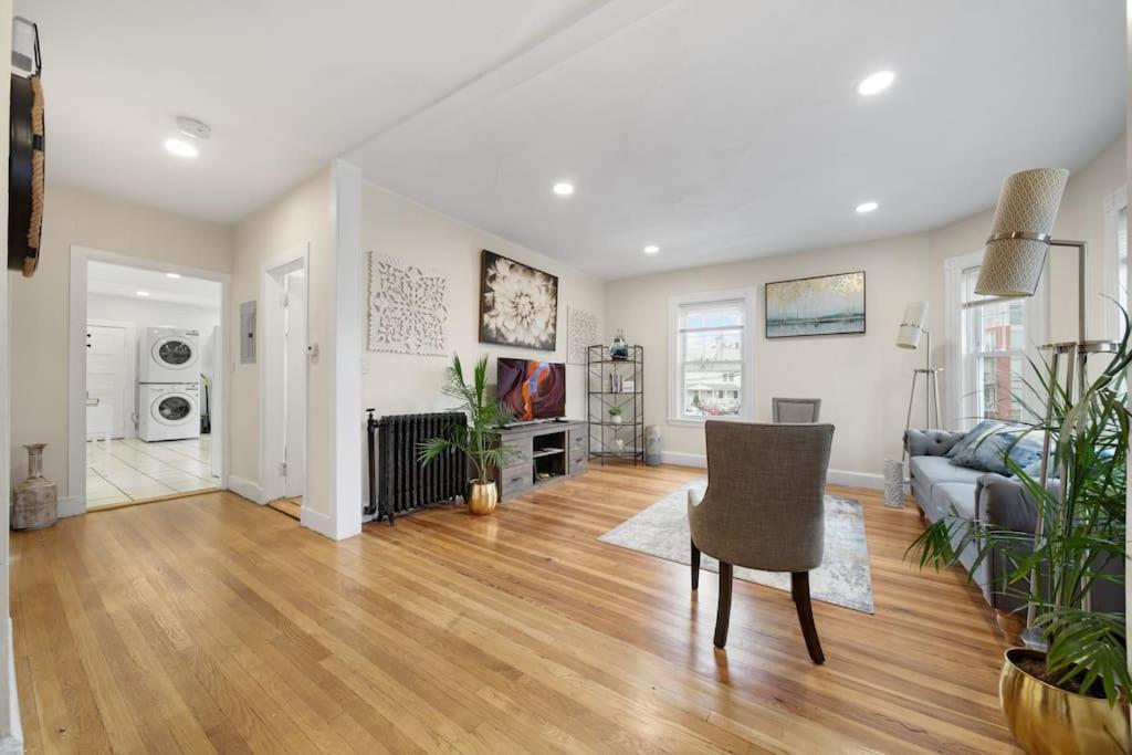 5Br 2Bh Bright & Spacious Apt In Brighton Boston Szoba fotó
